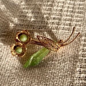 Vintage Gold Tone Jade Green Floral Pin/Brooch